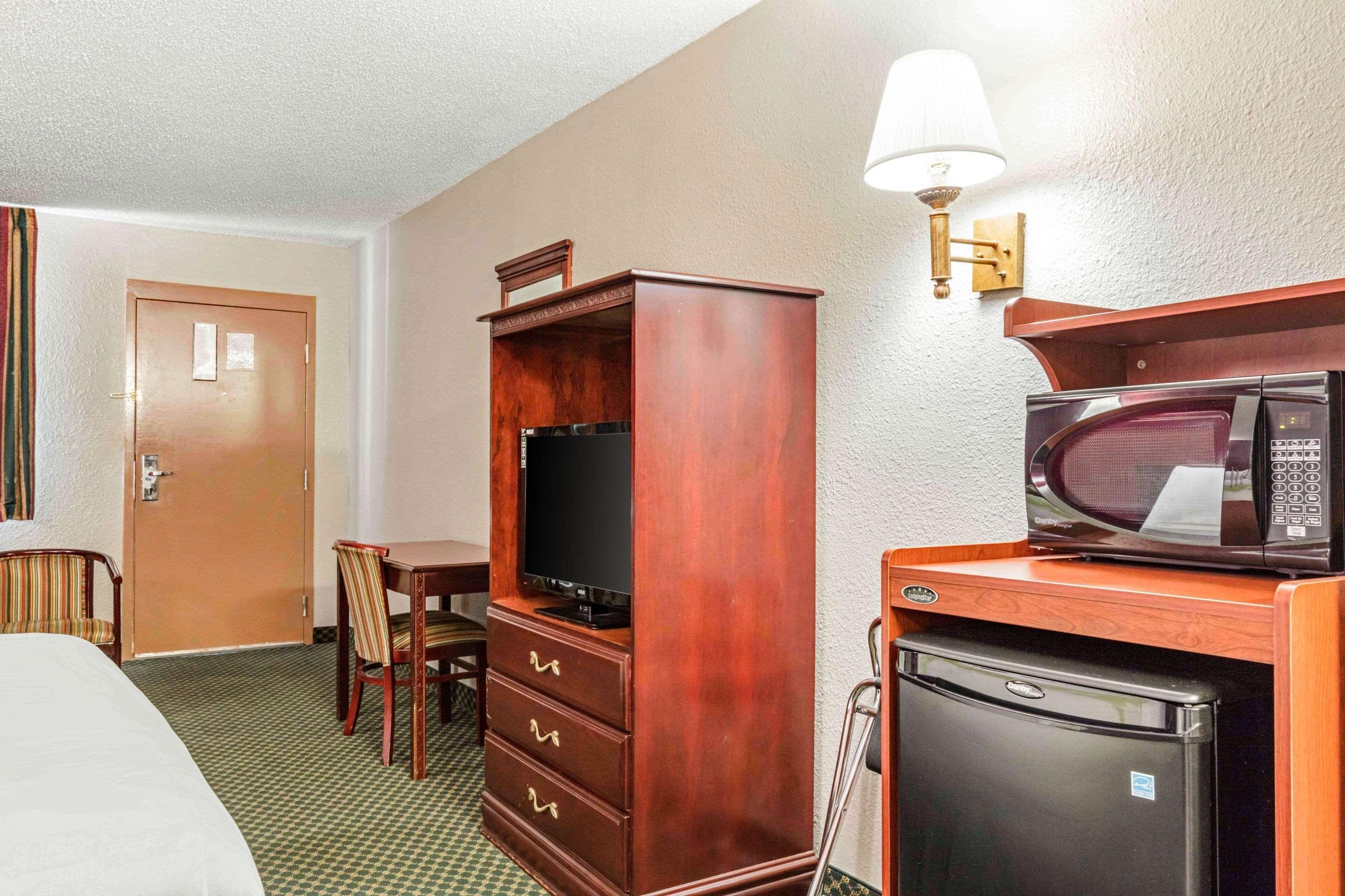 Rodeway Inn Prattville I-65 Экстерьер фото